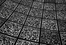 Alimentation : le QR Code, un allié précieux pour une santé saine de vos enfants et votre famille Abstract QR code background (abbreviated from Quick Response code)